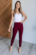 Load image into Gallery viewer, Magic Skinny 28&quot; Pants in Wine
