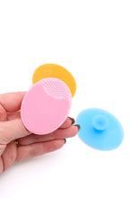 Load image into Gallery viewer, Squeaky Clean Silicone Facial Cleansing Brush Pack of 4
