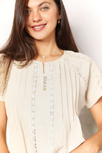Load image into Gallery viewer, Crochet Buttoned Short Sleeves Top

